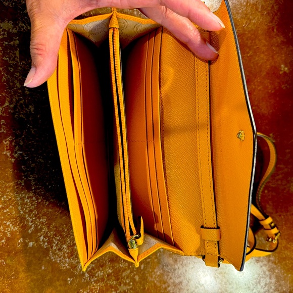 MK cross body wallet - Picture 2 of 2